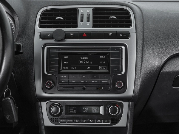 Volkswagen Polo, V Рестайлинг фото №14