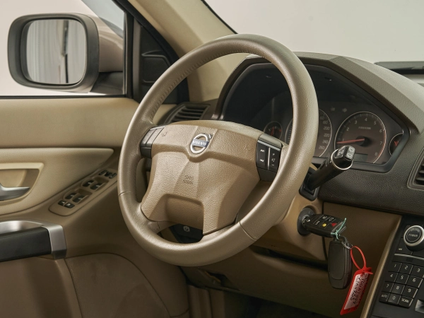 Volvo XC90, I Рестайлинг фото №10