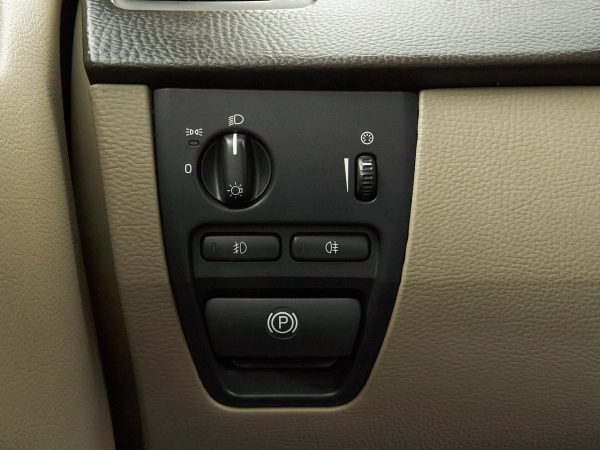 Volvo XC90, I Рестайлинг фото №15