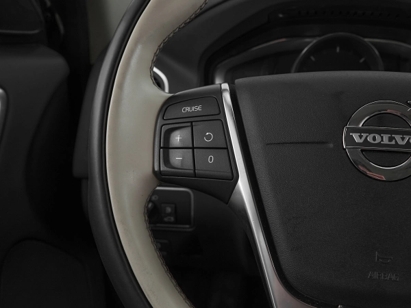 Volvo XC60, I Рестайлинг фото №11