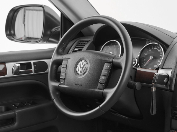 Volkswagen Touareg, I Рестайлинг фото №10