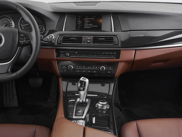 BMW 5 серии, VI (F10/F11/F07) Рестайлинг фото №15