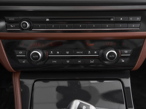 BMW 5 серии, VI (F10/F11/F07) Рестайлинг фото №17