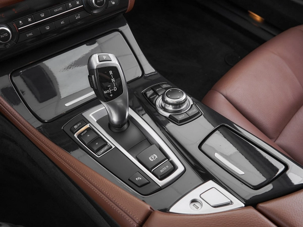 BMW 5 серии, VI (F10/F11/F07) Рестайлинг фото №18
