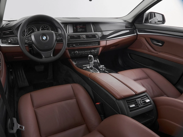 BMW 5 серии, VI (F10/F11/F07) Рестайлинг фото №7