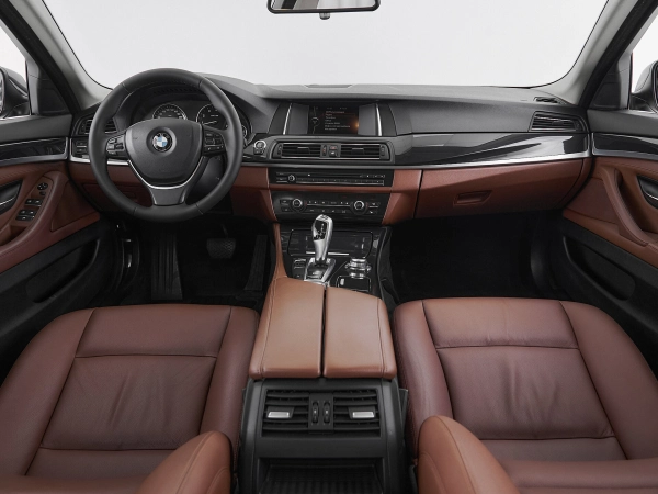 BMW 5 серии, VI (F10/F11/F07) Рестайлинг фото №8