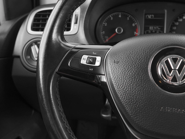 Volkswagen Polo, V Рестайлинг фото №11