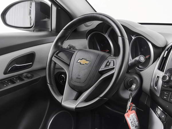 Chevrolet Cruze, I Рестайлинг фото №10