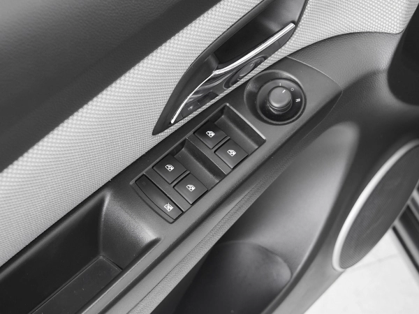 Chevrolet Cruze, I Рестайлинг фото №12