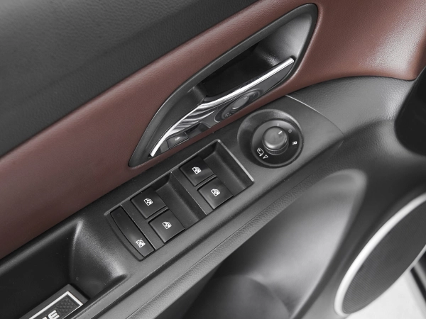 Chevrolet Cruze, I Рестайлинг фото №13