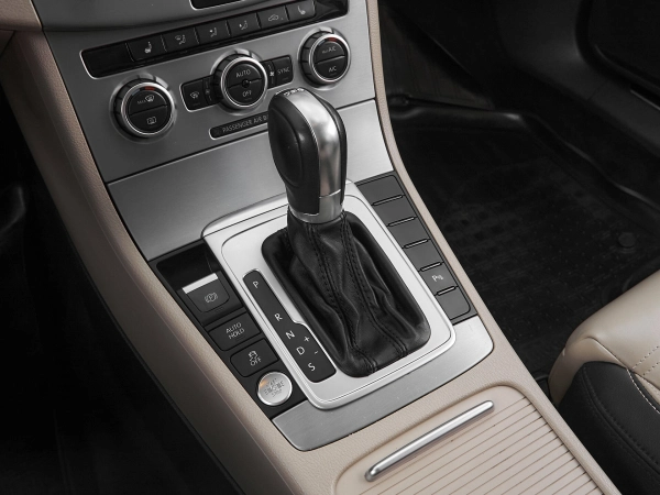 Volkswagen Passat CC, I Рестайлинг фото №16