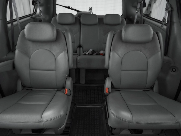 Chrysler Town & Country, IV Рестайлинг фото №18