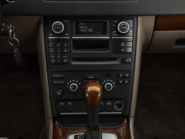 Volvo XC90, I Рестайлинг фото №15