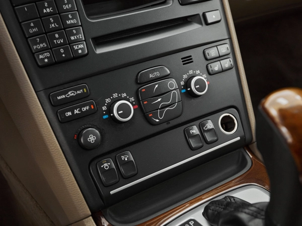 Volvo XC90, I Рестайлинг фото №16