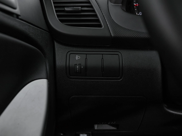 Hyundai Solaris, I фото №12