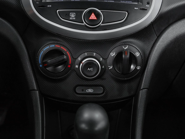 Hyundai Solaris, I фото №13