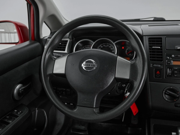 Nissan Tiida, I Рестайлинг фото №10