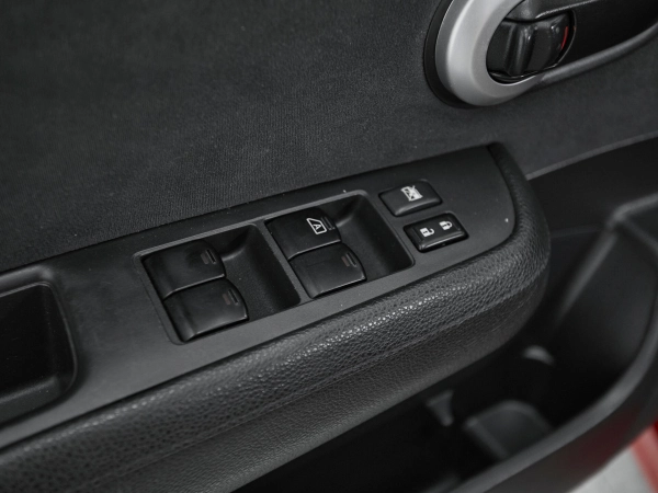 Nissan Tiida, I Рестайлинг фото №13