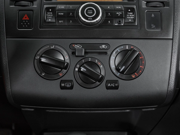 Nissan Tiida, I Рестайлинг фото №15