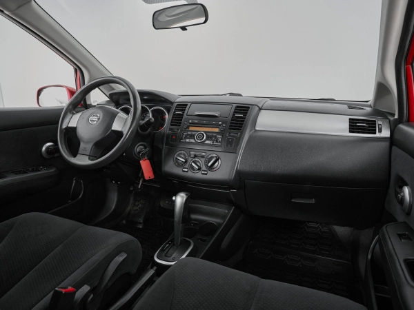 Nissan Tiida, I Рестайлинг фото №9