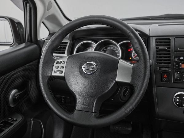 Nissan Tiida, I Рестайлинг фото №10