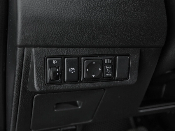 Nissan Tiida, I Рестайлинг фото №12