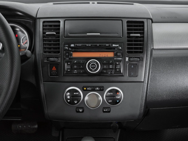Nissan Tiida, I Рестайлинг фото №14