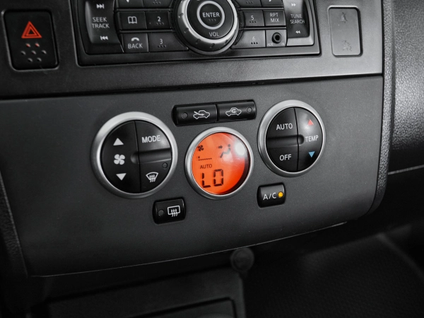 Nissan Tiida, I Рестайлинг фото №15