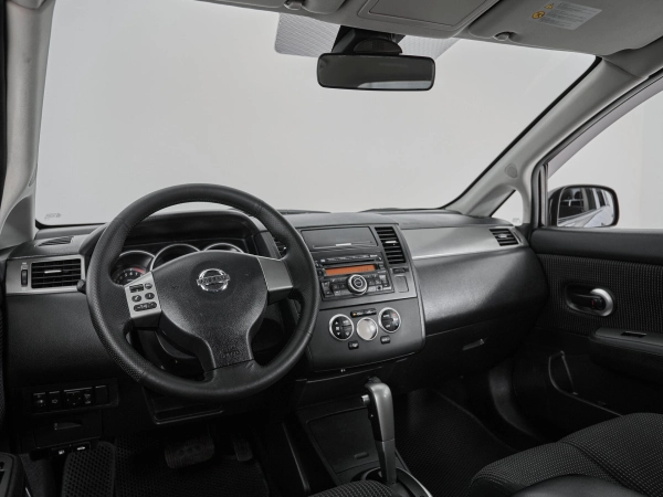 Nissan Tiida, I Рестайлинг фото №7