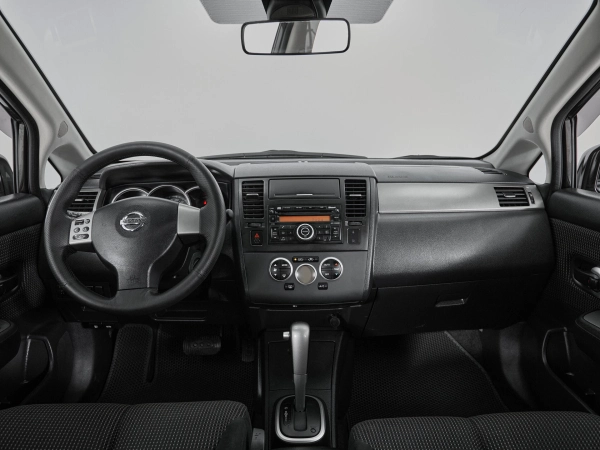 Nissan Tiida, I Рестайлинг фото №8