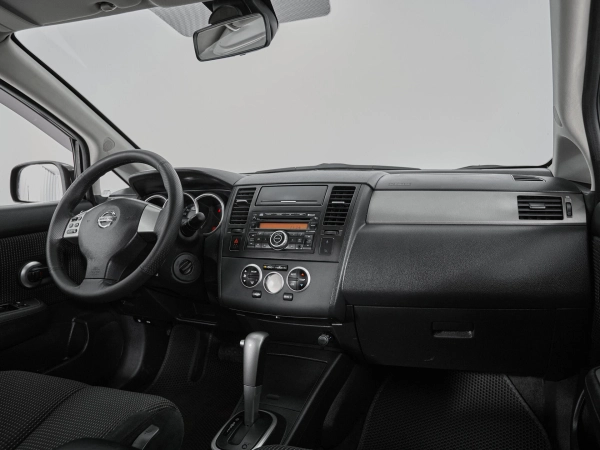 Nissan Tiida, I Рестайлинг фото №9