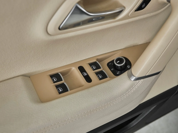 Volkswagen Passat CC, I Рестайлинг фото №14
