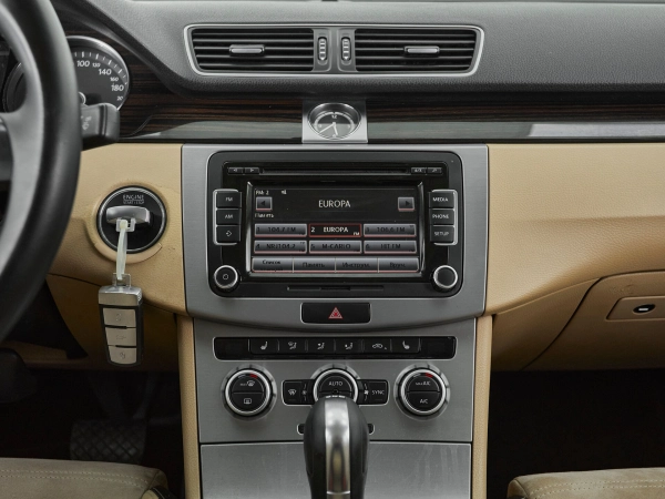 Volkswagen Passat CC, I Рестайлинг фото №16