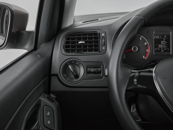 Volkswagen Polo, V Рестайлинг фото №11