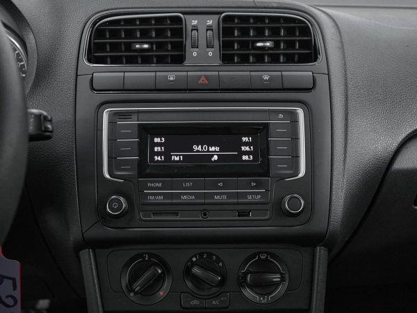 Volkswagen Polo, V Рестайлинг фото №14