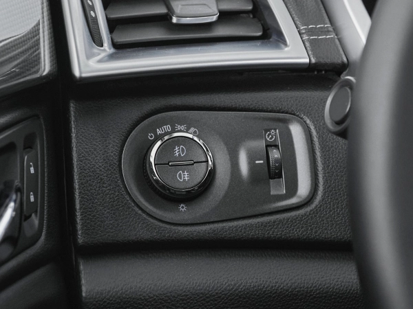 Cadillac SRX, II фото №15