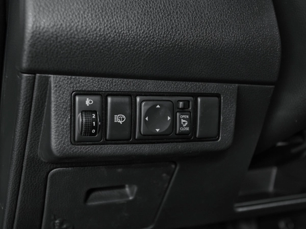 Nissan Tiida, I Рестайлинг фото №13
