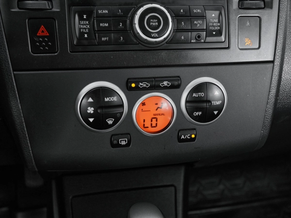 Nissan Tiida, I Рестайлинг фото №15