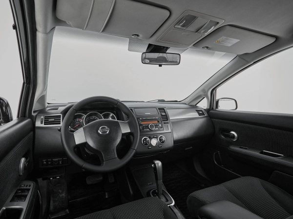 Nissan Tiida, I Рестайлинг фото №9