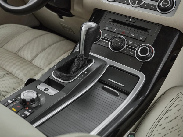 Land Rover Range Rover Sport, I Рестайлинг фото №19