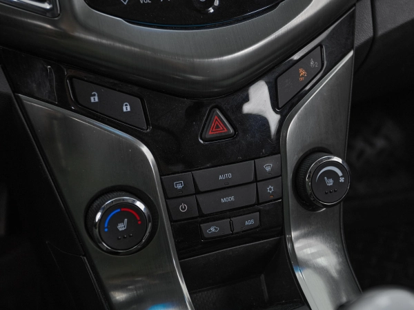 Chevrolet Cruze, I Рестайлинг фото №14