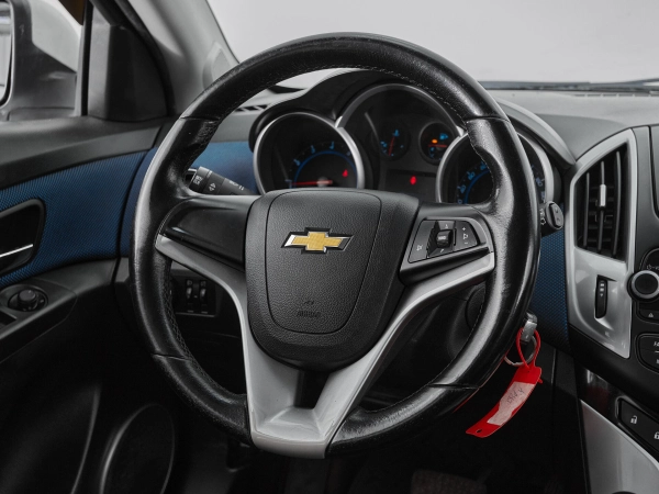 Chevrolet Cruze, I Рестайлинг фото №10