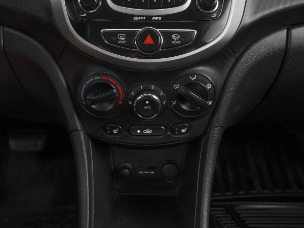 Hyundai Solaris, I фото №14