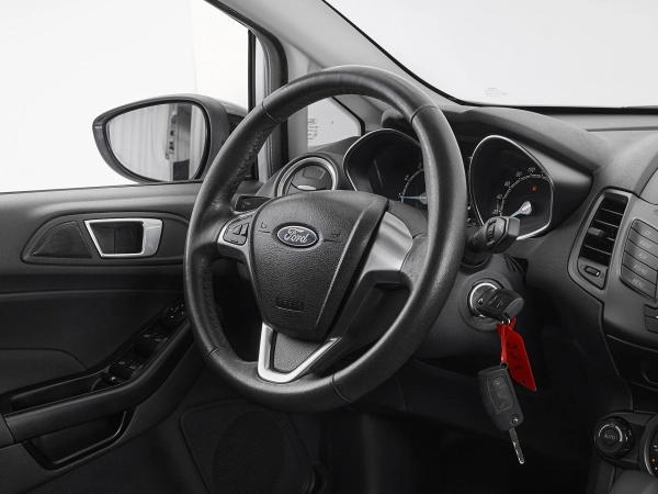 Ford Fiesta, Mk6 Рестайлинг фото №10