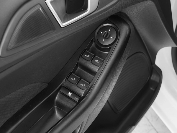 Ford Fiesta, Mk6 Рестайлинг фото №12