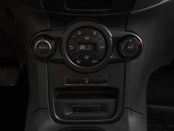 Ford Fiesta, Mk6 Рестайлинг фото №15