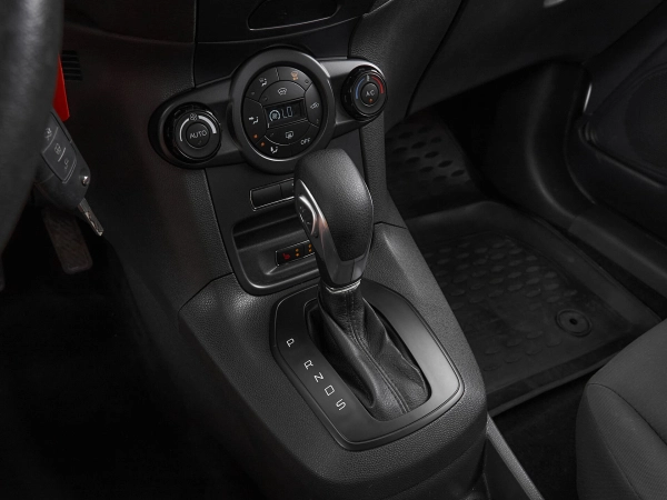 Ford Fiesta, Mk6 Рестайлинг фото №16