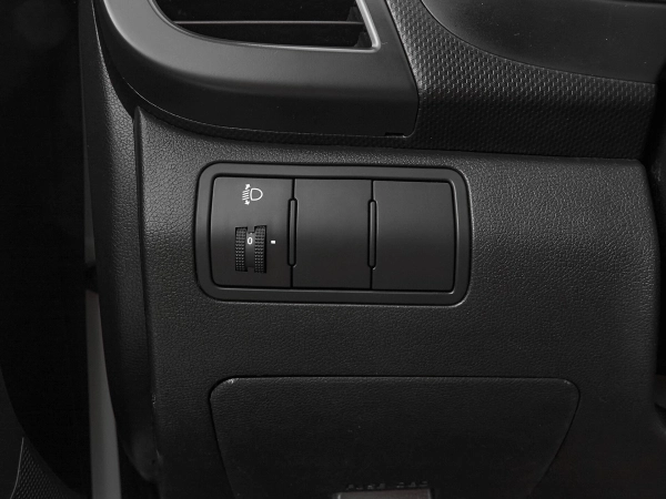 Hyundai Solaris, I фото №11