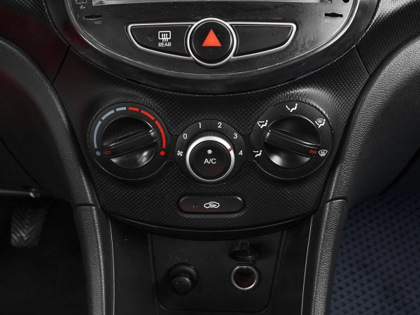Hyundai Solaris, I фото №13