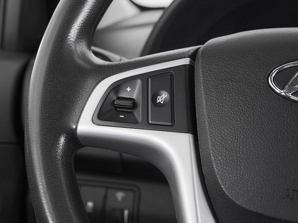 Hyundai Solaris, I фото №11